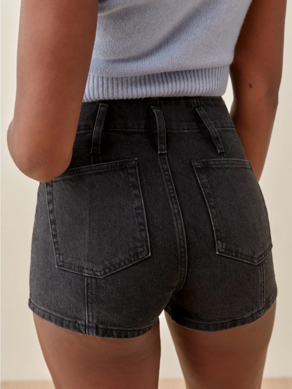 Reformation shorts - Picture 2 of 7